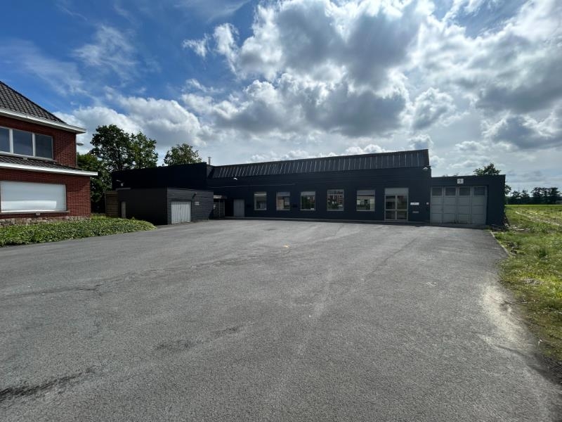 Handelszaak te  koop in Deerlijk 8540 1950000.00€  slaapkamers 2830.00m² - Zoekertje 161829