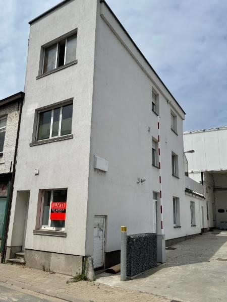 Appartementsgebouw te in Kuurne 8520 175000.00€ 4 slaapkamers m² - Zoekertje 188362