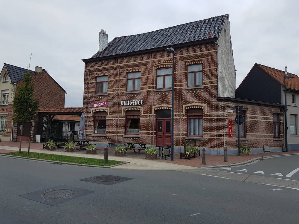 Mixgebouw te  koop in Spiere-Helkijn 8587 290000.00€ 5 slaapkamers 600.00m² - Zoekertje 196175