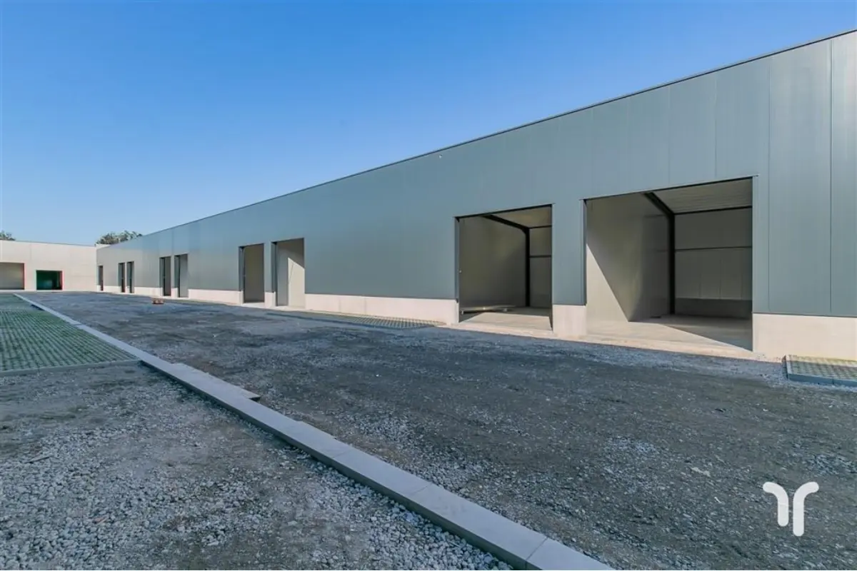 Handelszaak te  in Zedelgem 8210 267750.00€  slaapkamers 170.00m² - Zoekertje 197627