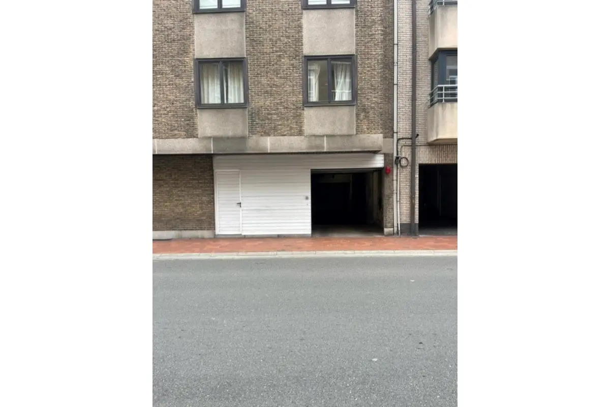 Parking & garage te  huur in Knokke-Heist 8300 110.00€  slaapkamers m² - Zoekertje 213682