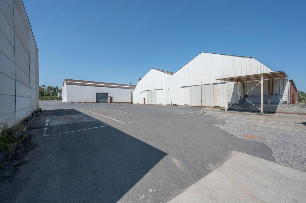 Handelszaak te huur in Meulebeke 8760 4000.00€ slaapkamers 2190.00m² - Zoekertje 215749