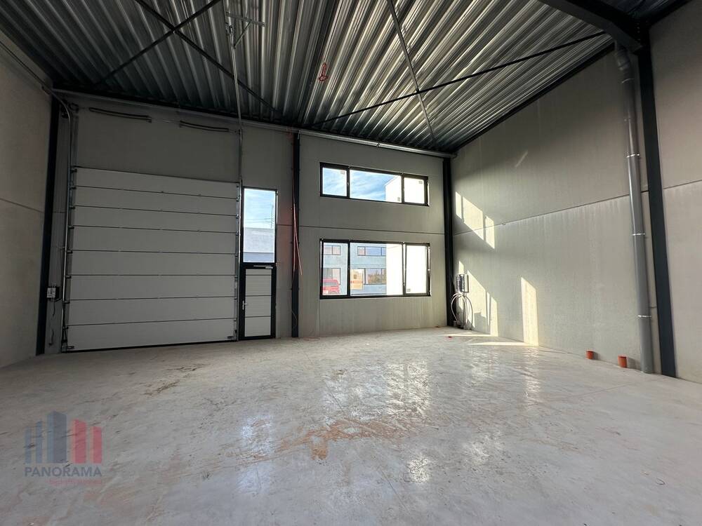Handelszaak te  koop in Vichte 8570 542179.00€  slaapkamers 357.00m² - Zoekertje 219026