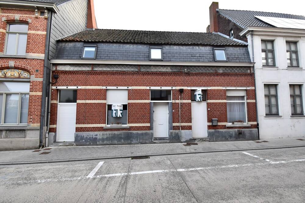 Huis te koop in Ruiselede 8755 235000.00€ 5 slaapkamers m² - Zoekertje 221271