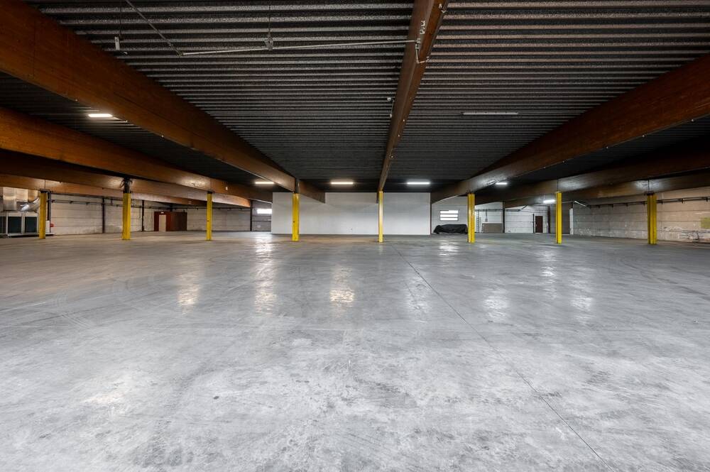 Handelszaak te huur in Meulebeke 8760 4400.00€ slaapkamers 2100.00m² - Zoekertje 240923