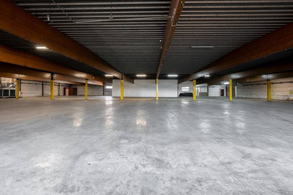 Handelszaak te huur in Meulebeke 8760 4400.00€ slaapkamers 2100.00m² - Zoekertje 240923