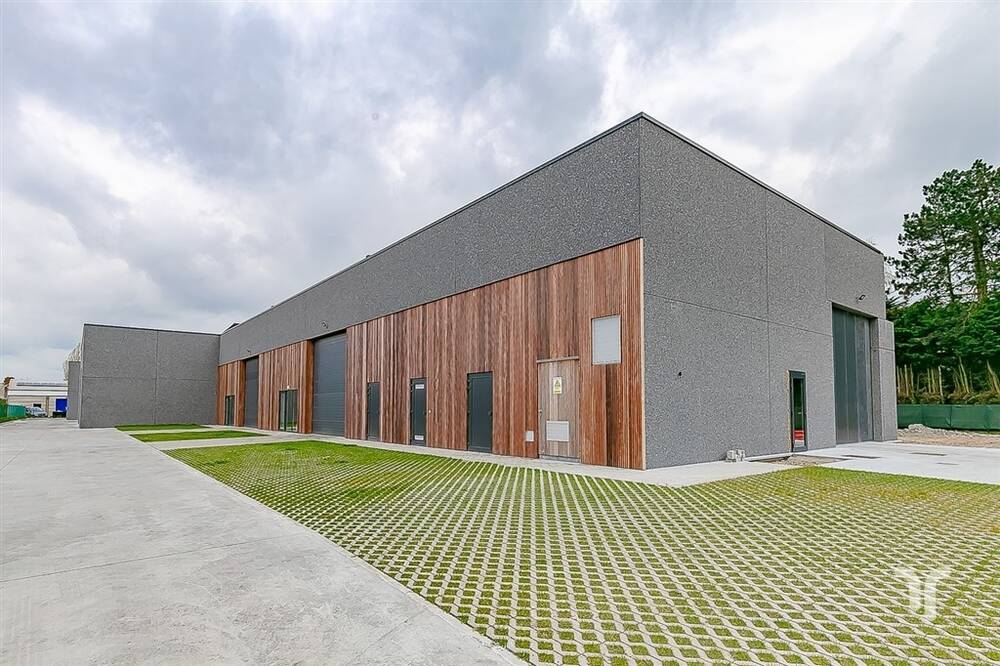 Handelszaak te in Eernegem 8480 850.00€ slaapkamers 180.00m² - Zoekertje 513989