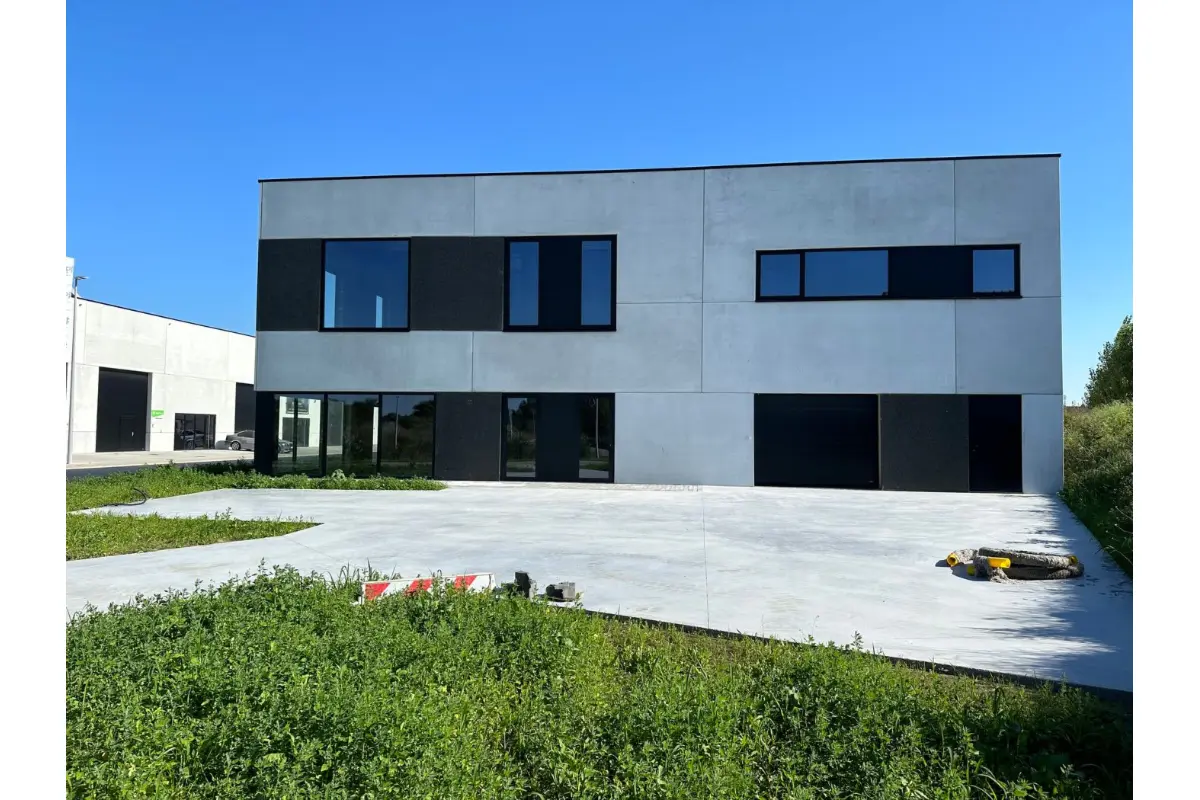 Handelszaak te  koop in Wielsbeke 8710 697875.00€  slaapkamers 553.00m² - Zoekertje 309864