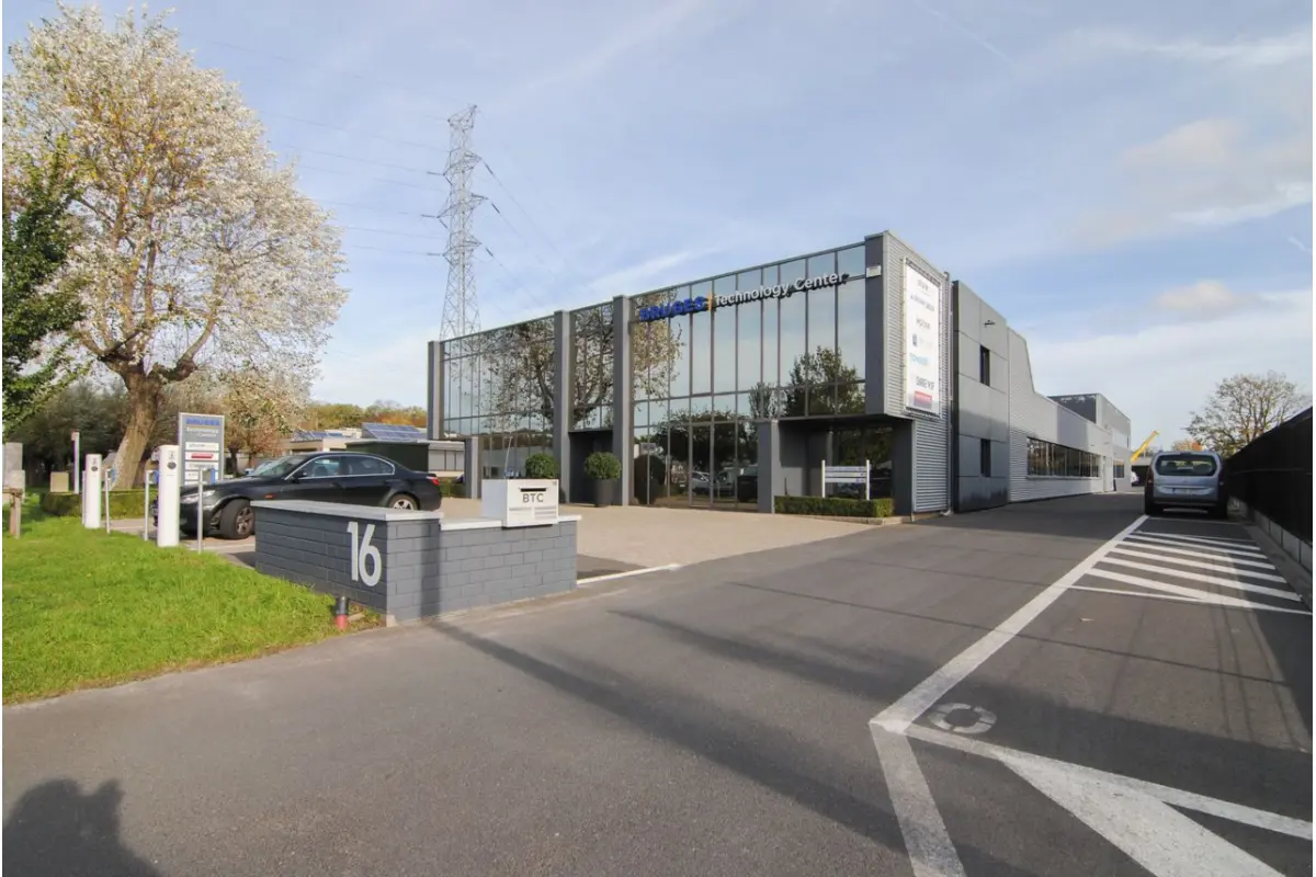 Handelszaak te  huur in Sint-Andries 8200 500.00€  slaapkamers m² - Zoekertje 314988