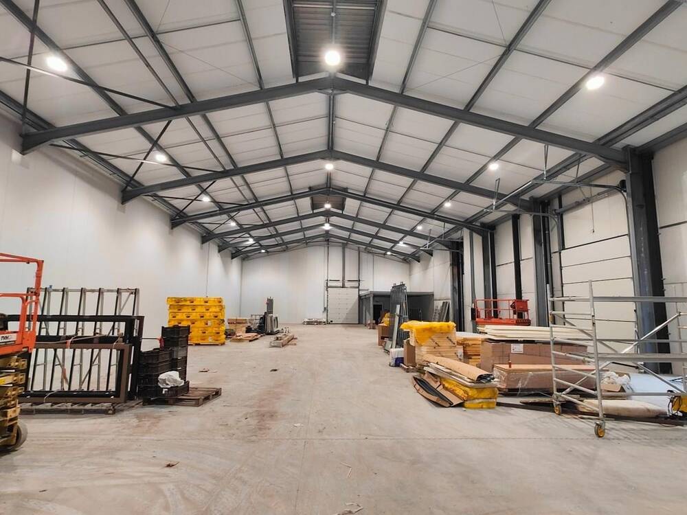 Handelszaak te  huur in Zwevezele 8750 1300.00€  slaapkamers m² - Zoekertje 325063