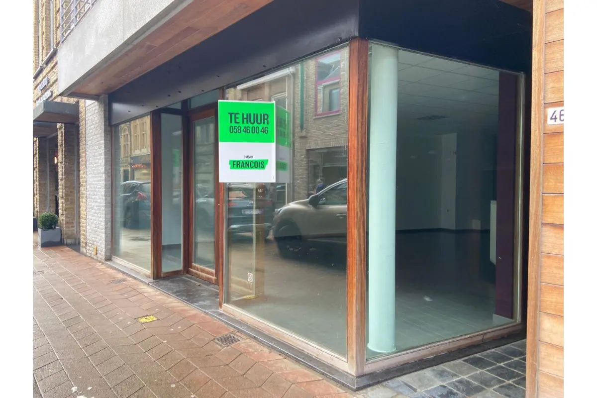 Handelszaak te  huur in Veurne 8630 1250.00€  slaapkamers m² - Zoekertje 328392