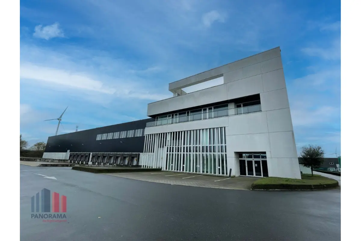 Handelszaak te  huur in Brugge 8000 0.00€  slaapkamers 14135.00m² - Zoekertje 331631