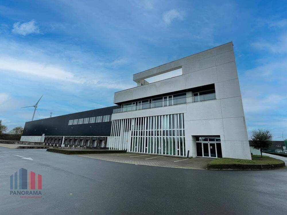 Handelszaak te  huur in Brugge 8000 0.00€  slaapkamers 14135.00m² - Zoekertje 331631