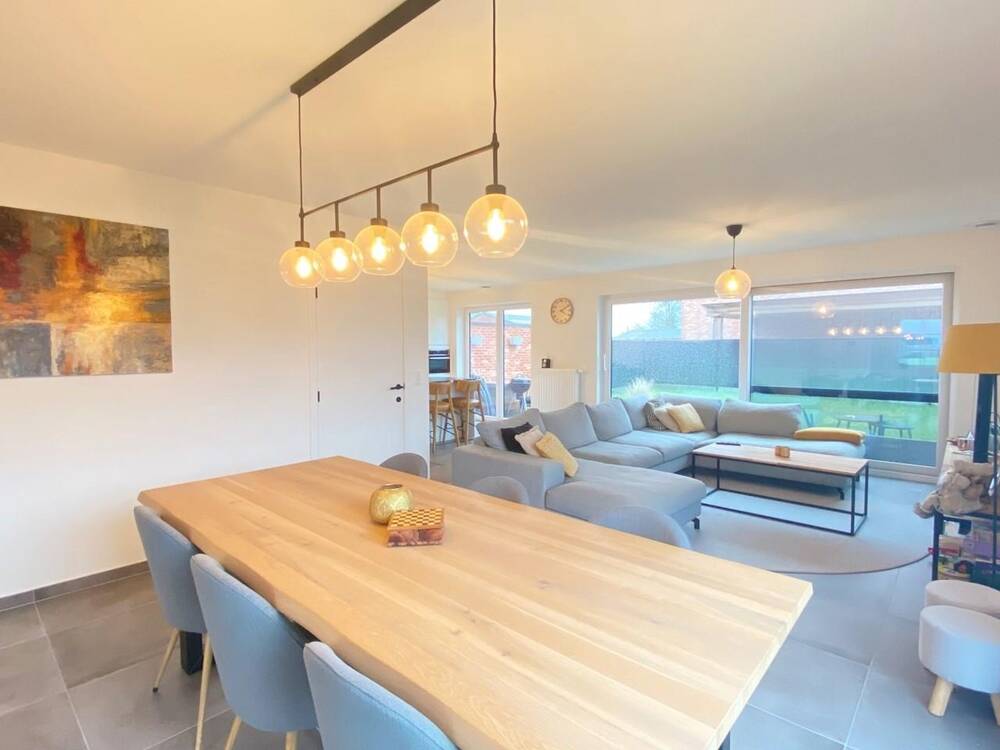 Huis te  huur in Zwevezele 8750 1100.00€ 3 slaapkamers 147.00m² - Zoekertje 331656