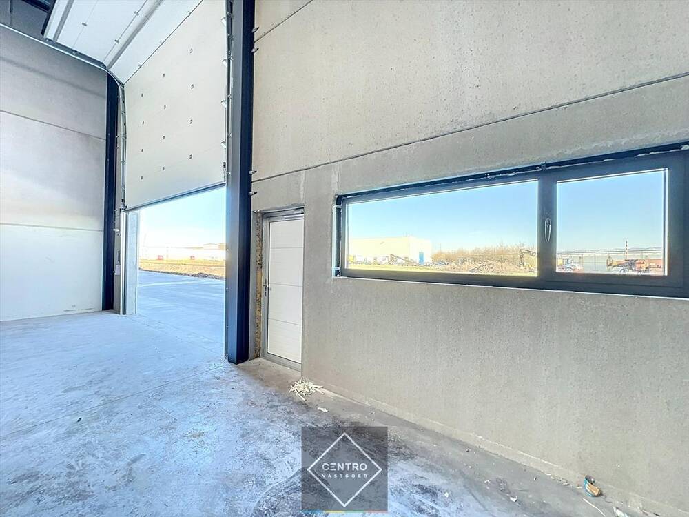 Handelszaak te  huur in Oostnieuwkerke 8840 0.00€  slaapkamers 180.00m² - Zoekertje 351536