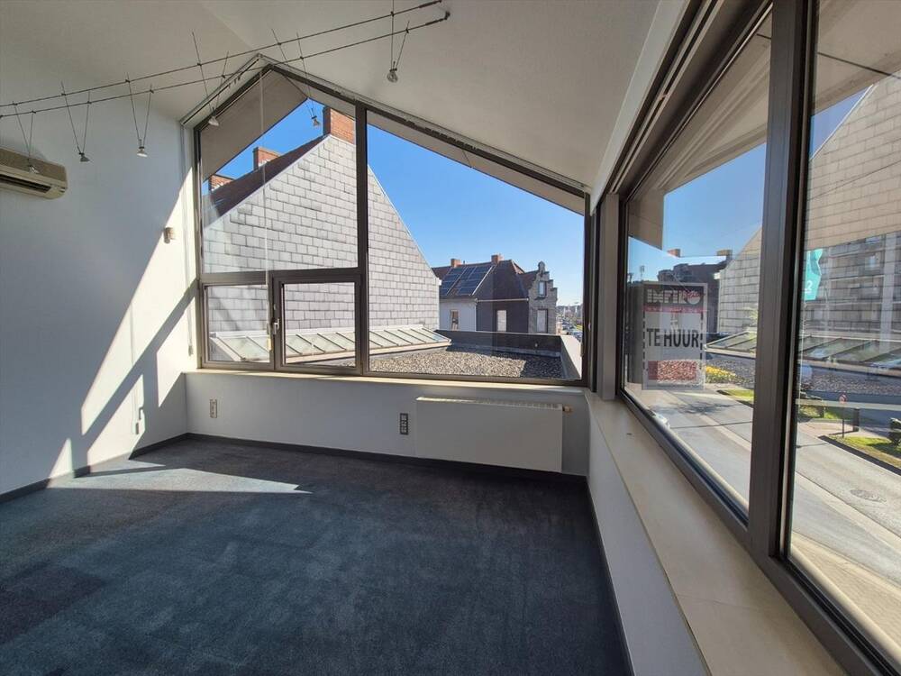 Handelszaak te huur in Roeselare 8800 2000.00€ slaapkamers m² - Zoekertje 355145