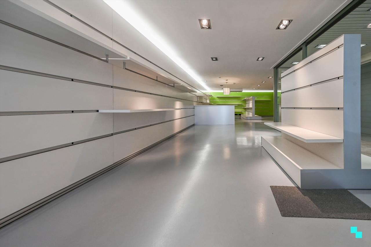 Handelszaak te  huur in Izegem 8870 950.00€  slaapkamers 208.00m² - Zoekertje 356273