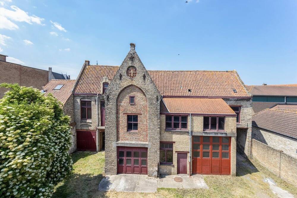 Huis te koop in Veurne 8630 288000.00€ 4 slaapkamers 310.00m² - Zoekertje 364059