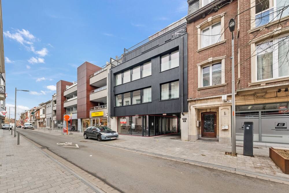 Handelszaak te  koop in Izegem 8870 0.00€  slaapkamers 335.00m² - Zoekertje 365671