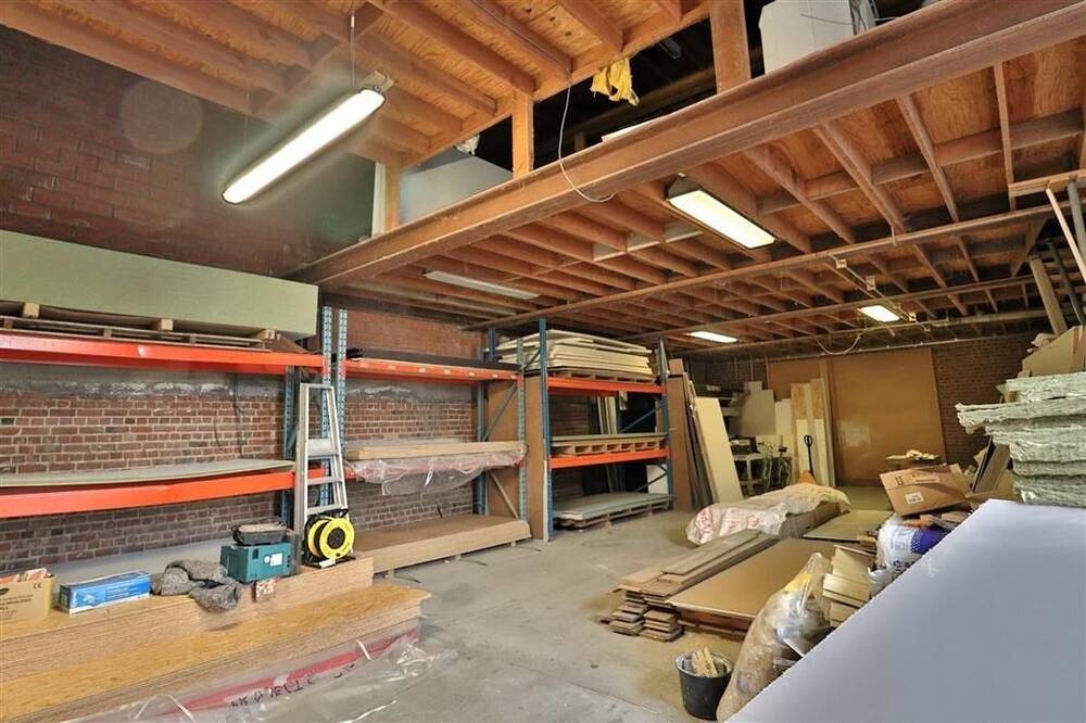 Handelszaak te  huur in Kooigem 8510 975.00€  slaapkamers 344.00m² - Zoekertje 371189