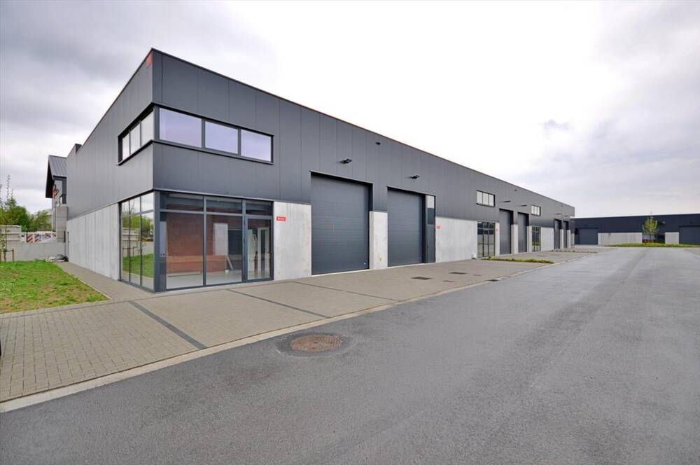 Handelszaak te koop in Zwevegem 8550 282310.00€ slaapkamers 215.00m² - Zoekertje 371550