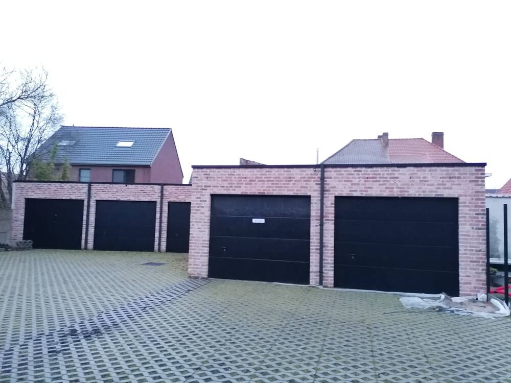 Parking & garage te  koop in Sint-Andries 8200 38500.00€  slaapkamers m² - Zoekertje 376005