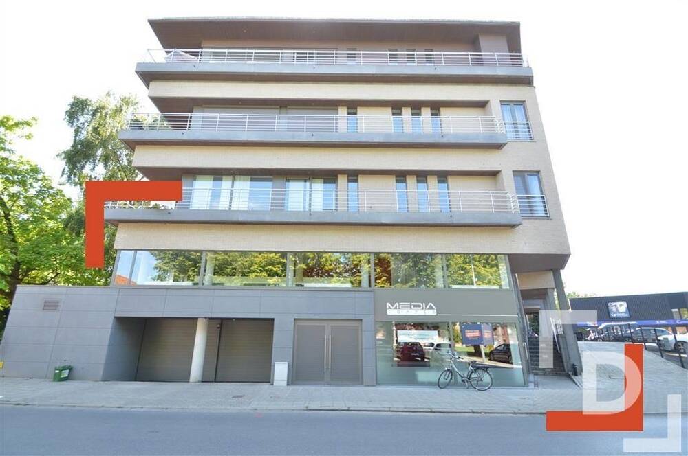 Handelszaak te  huur in Ieper 8900 1200.00€  slaapkamers 205.00m² - Zoekertje 383694