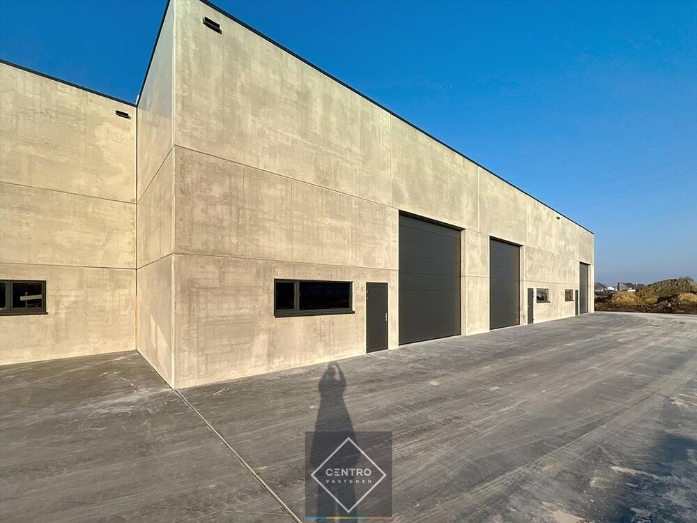 Handelszaak te  koop in Oostnieuwkerke 8840 0.00€  slaapkamers 216.00m² - Zoekertje 386765