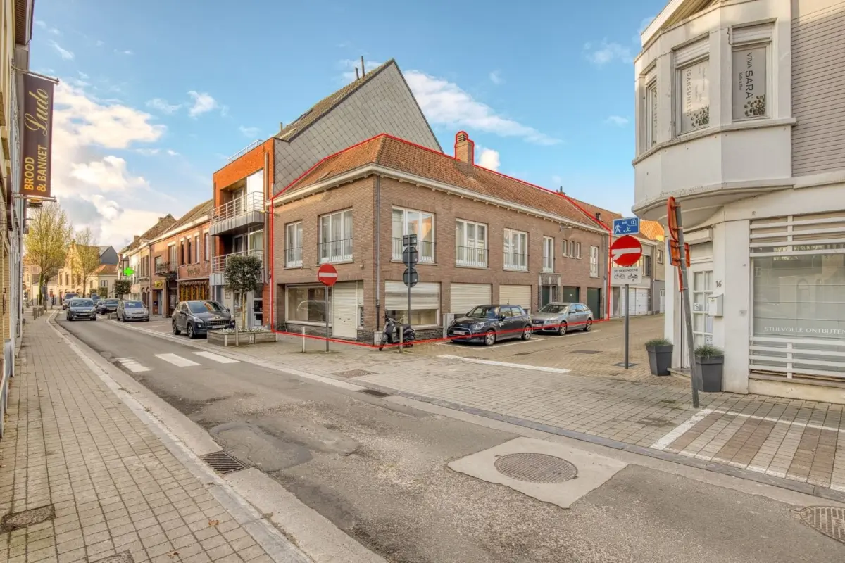 Mixgebouw te  koop in Gistel 8470 320000.00€ 2 slaapkamers 240.00m² - Zoekertje 388967