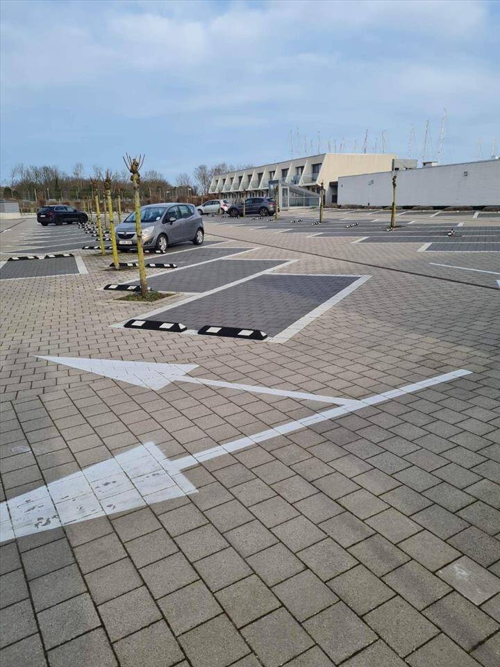 Parking & garage te  huur in Nieuwpoort 8620 90.00€  slaapkamers m² - Zoekertje 388167