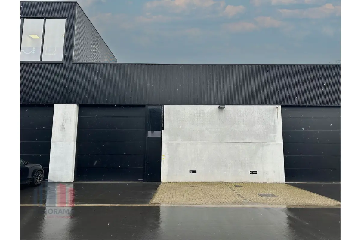 Handelszaak te  huur in Kortrijk 8500 1075.00€  slaapkamers 221.00m² - Zoekertje 389475