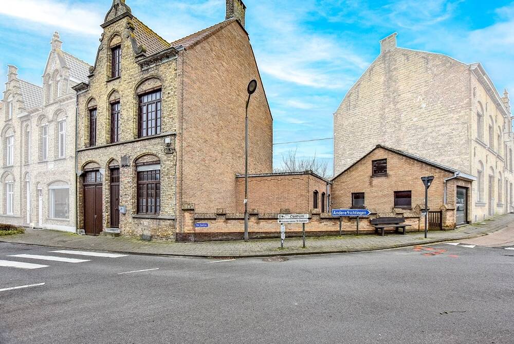 Huis te koop in Veurne 8630 350000.00€ 9 slaapkamers 284.00m² - Zoekertje 390903
