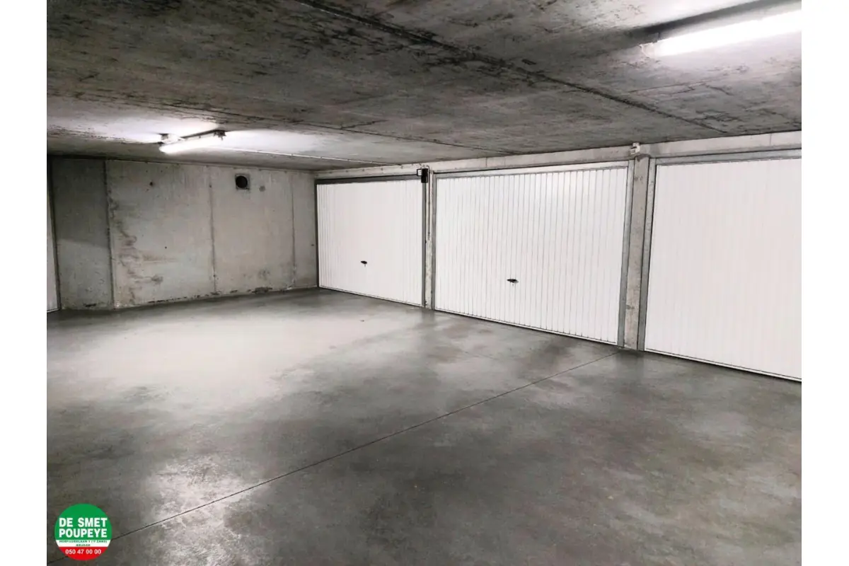 Parking & garage te  koop in Sint-Andries 8200 38500.00€  slaapkamers m² - Zoekertje 392857