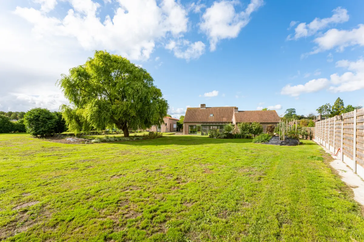 Handelszaak te  koop in Hooglede 8830 0.00€  slaapkamers 320.00m² - Zoekertje 397230