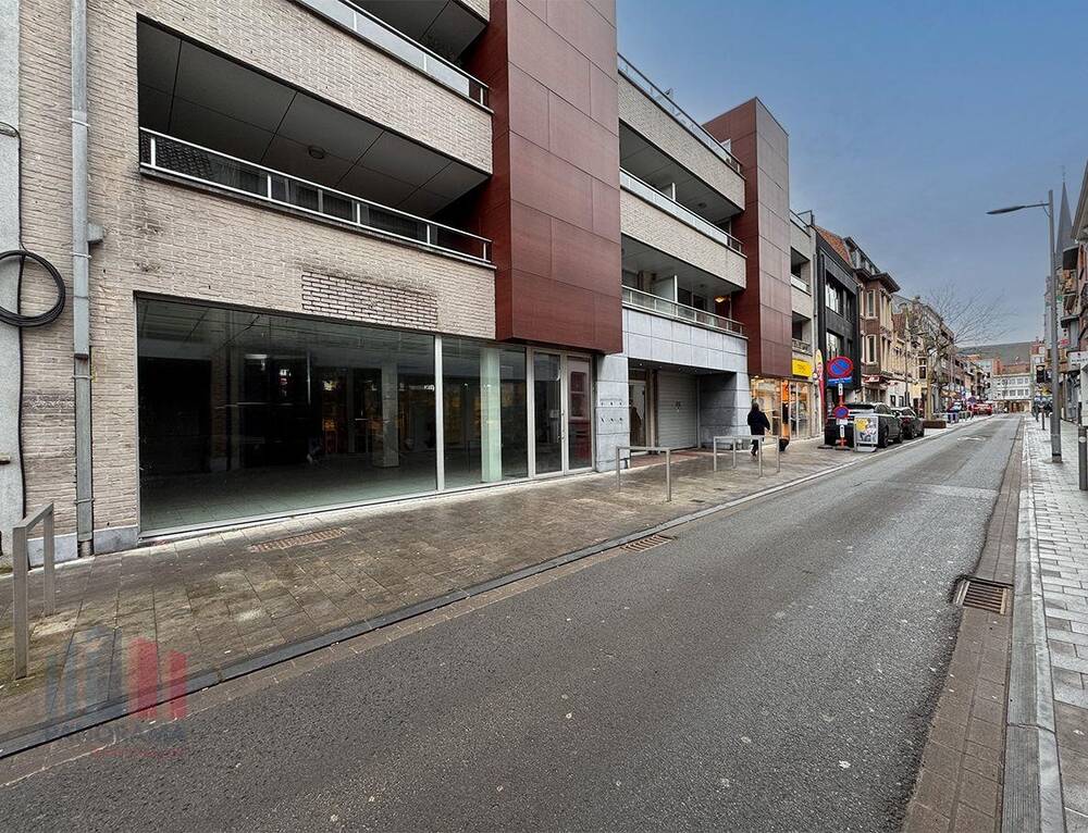 Handelszaak te  koop in Izegem 8870 900000.00€  slaapkamers 1242.00m² - Zoekertje 398160