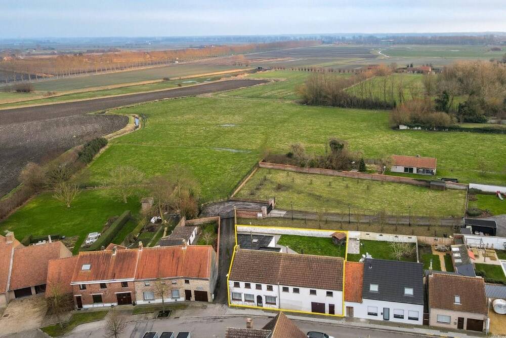 Huis te  koop in Stalhille 8490 379000.00€ 4 slaapkamers 345.00m² - Zoekertje 398120