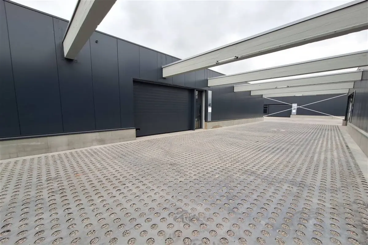 Handelszaak te  huur in Deerlijk 8540 607.00€  slaapkamers m² - Zoekertje 399177