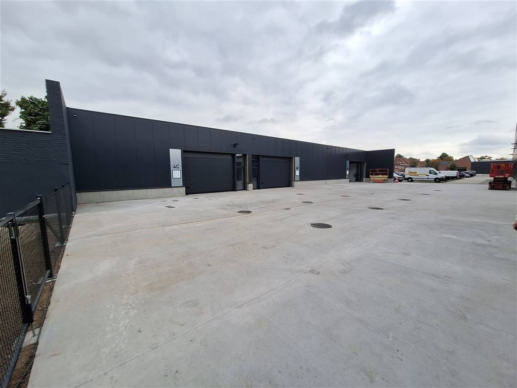 Handelszaak te  huur in Deerlijk 8540 1327.00€  slaapkamers m² - Zoekertje 399175