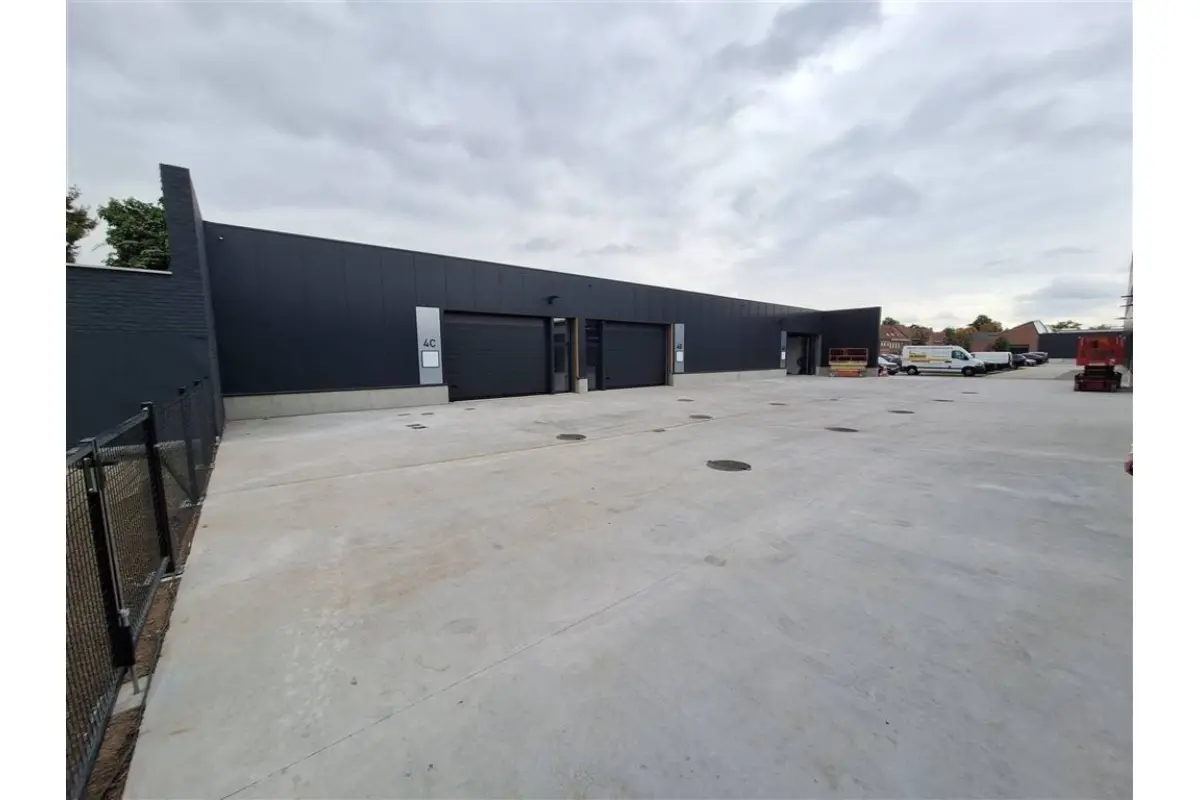 Handelszaak te  huur in Deerlijk 8540 1233.00€  slaapkamers m² - Zoekertje 399175
