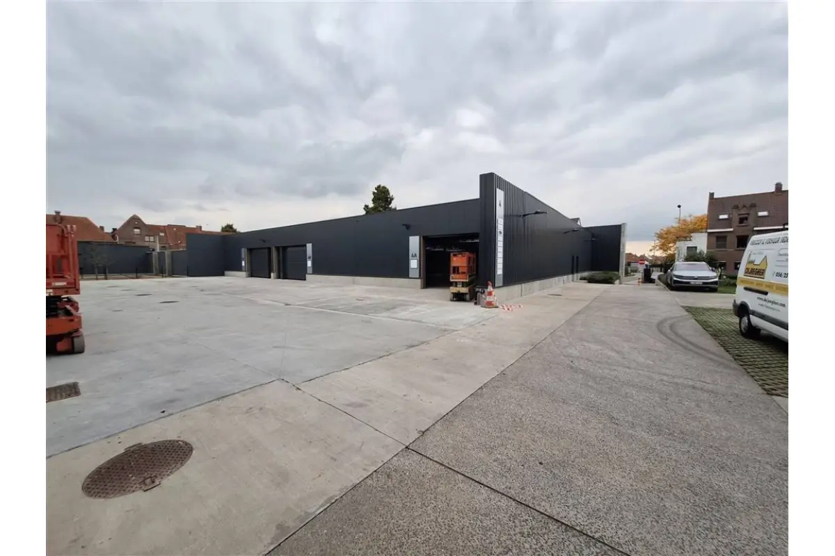 Handelszaak te  huur in Deerlijk 8540 2256.00€  slaapkamers m² - Zoekertje 401769