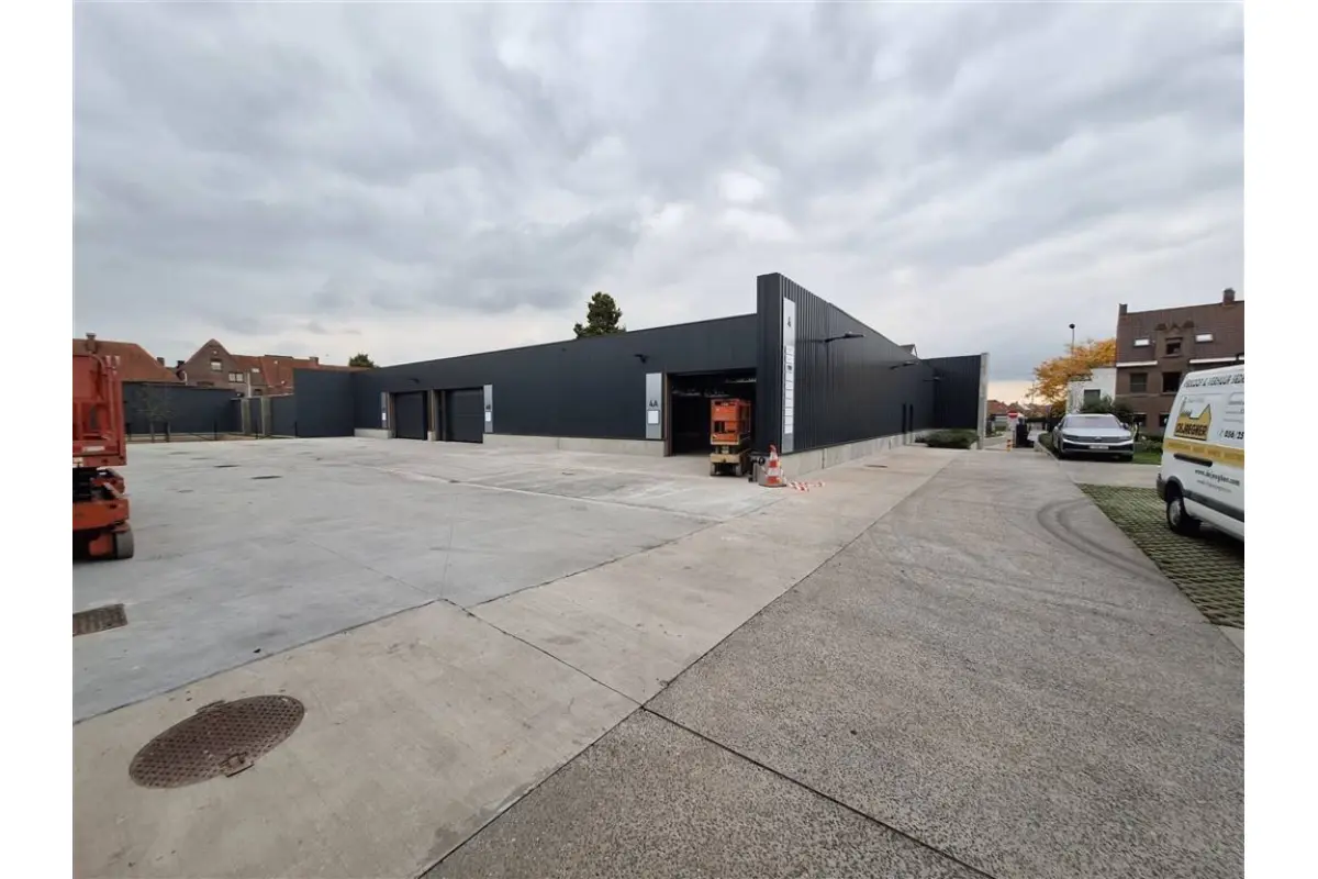 Handelszaak te  huur in Deerlijk 8540 2256.00€  slaapkamers m² - Zoekertje 401769