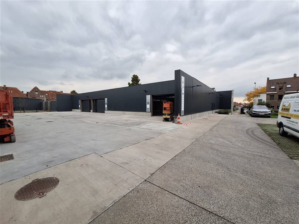 Handelszaak te  huur in Deerlijk 8540 2427.00€  slaapkamers m² - Zoekertje 401769