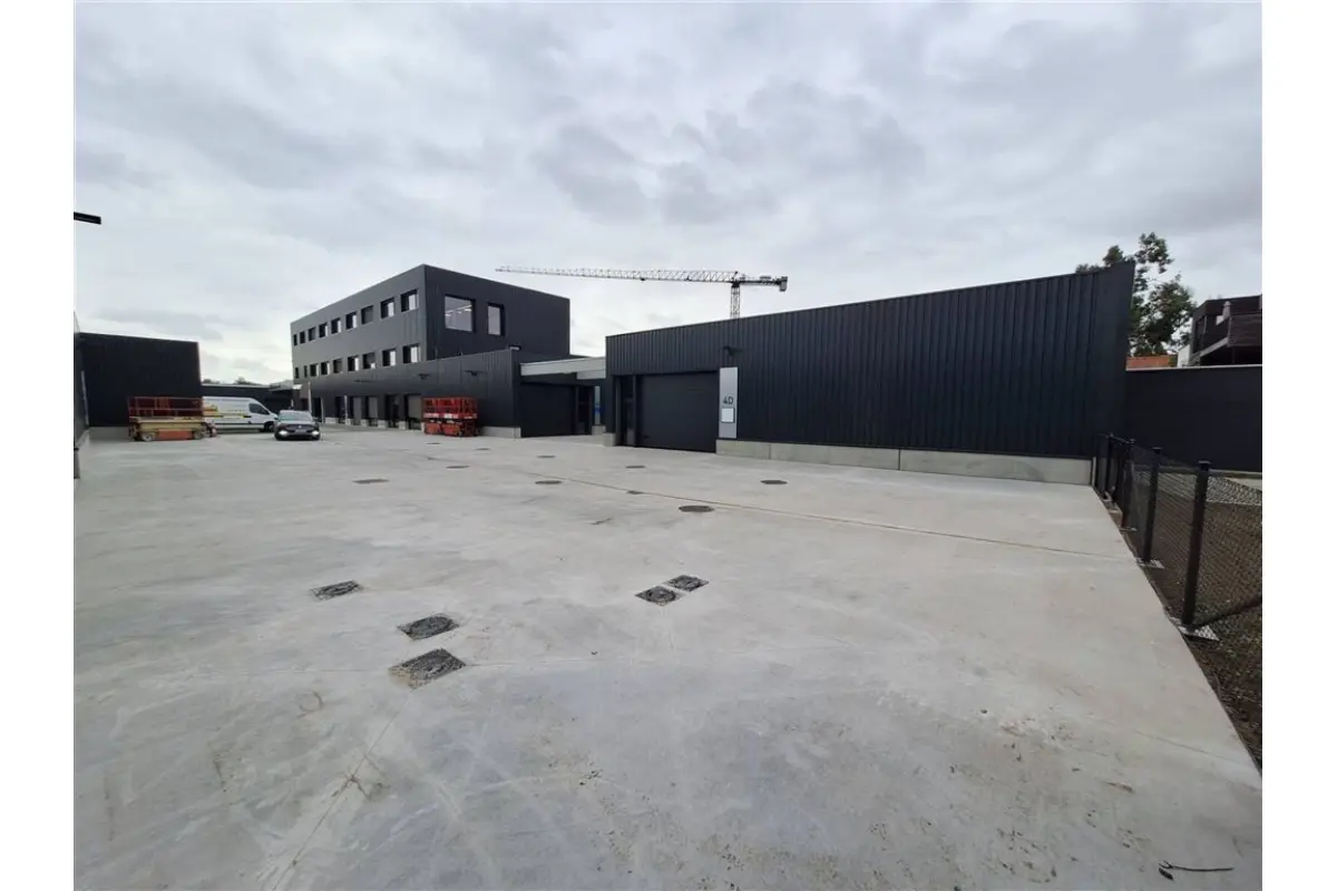 Handelszaak te  huur in Deerlijk 8540 3504.00€  slaapkamers m² - Zoekertje 401642