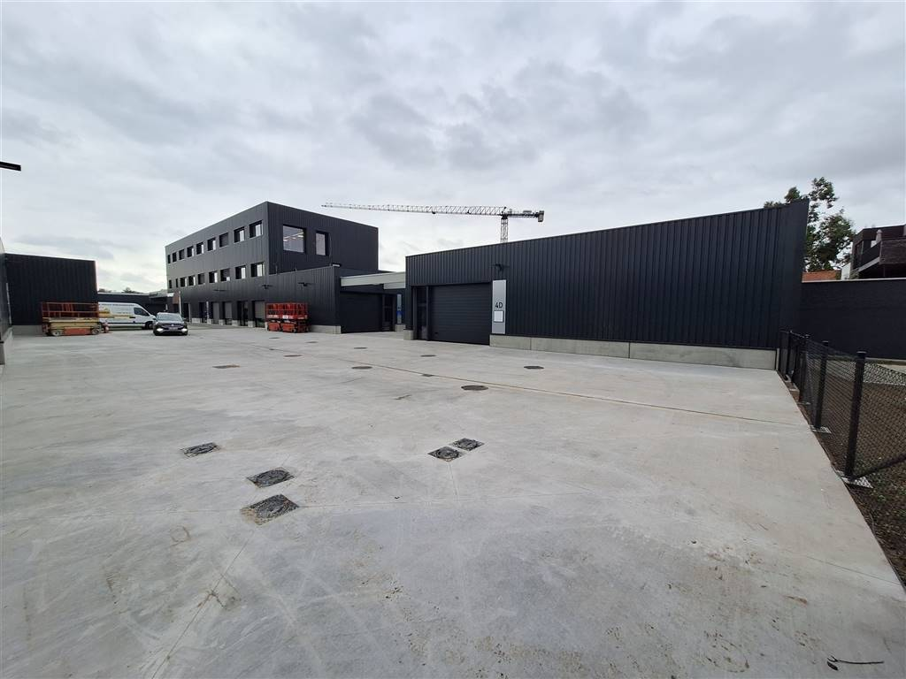 Handelszaak te  huur in Deerlijk 8540 3770.00€  slaapkamers m² - Zoekertje 401642