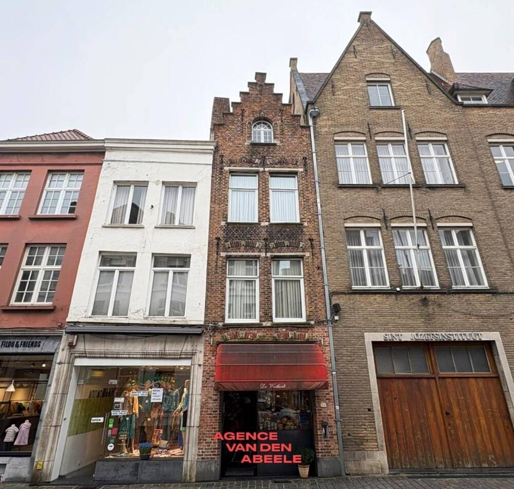 Handelszaak te  huur in Brugge 8000 2000.00€  slaapkamers m² - Zoekertje 403054