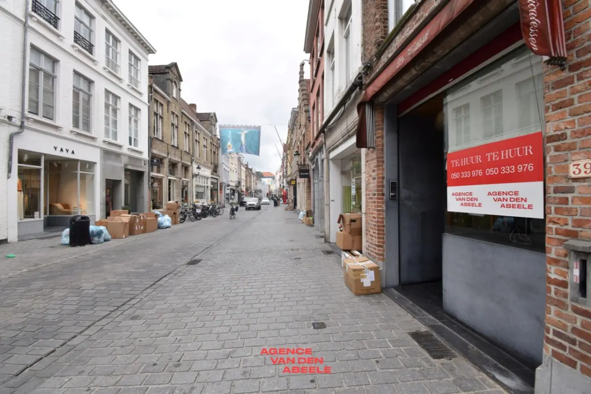 Handelszaak te  huur in Brugge 8000 2500.00€  slaapkamers m² - Zoekertje 403054