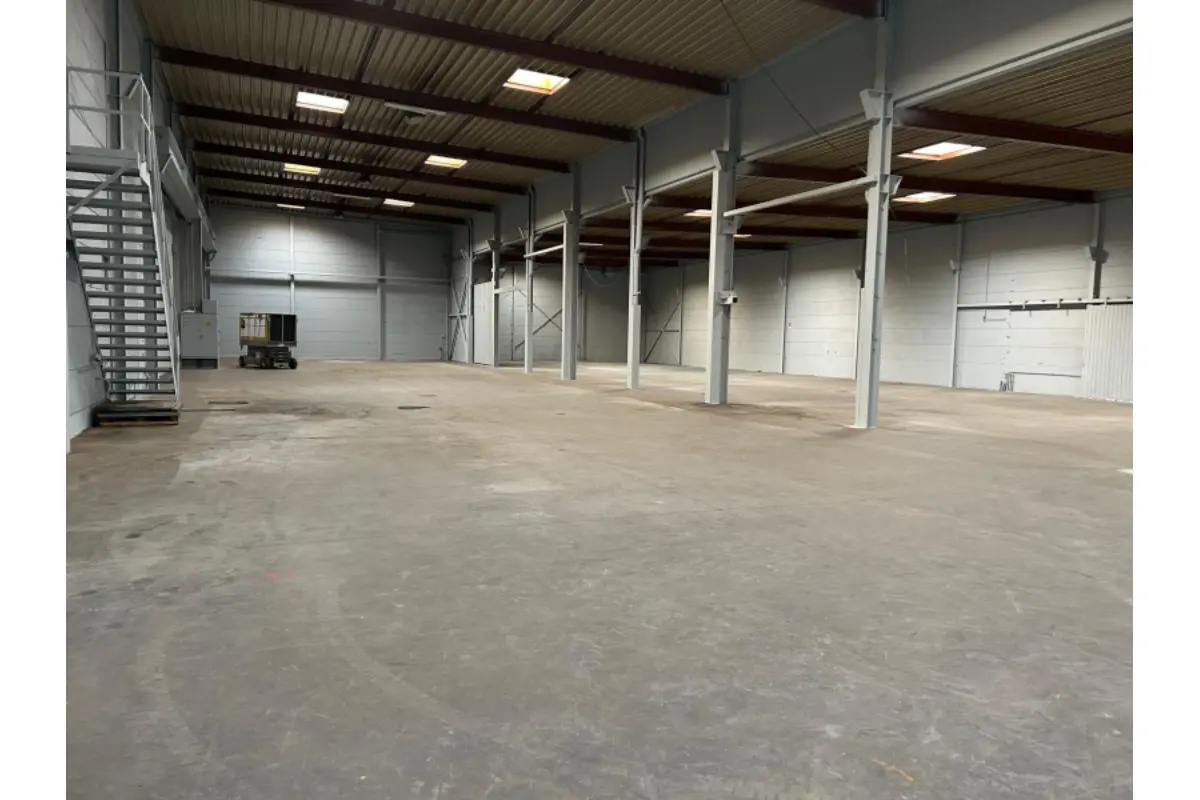 Handelszaak te  huur in Lendelede 8860 2550.00€  slaapkamers m² - Zoekertje 408181