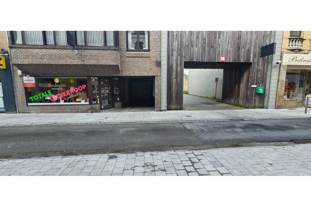 Handelszaak te  huur in Izegem 8870 950.00€  slaapkamers 115.00m² - Zoekertje 408296