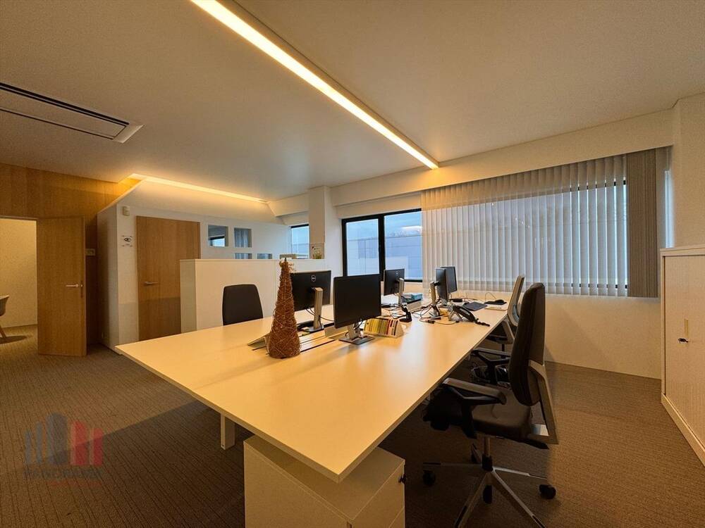 Handelszaak te  huur in Oostkamp 8020 9258.00€  slaapkamers 966.00m² - Zoekertje 411934