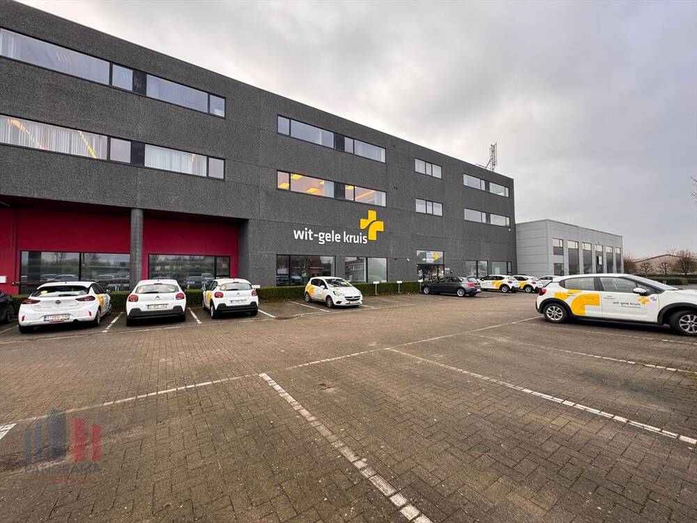 Handelszaak te  huur in Oostkamp 8020 18516.00€  slaapkamers 1932.00m² - Zoekertje 411891
